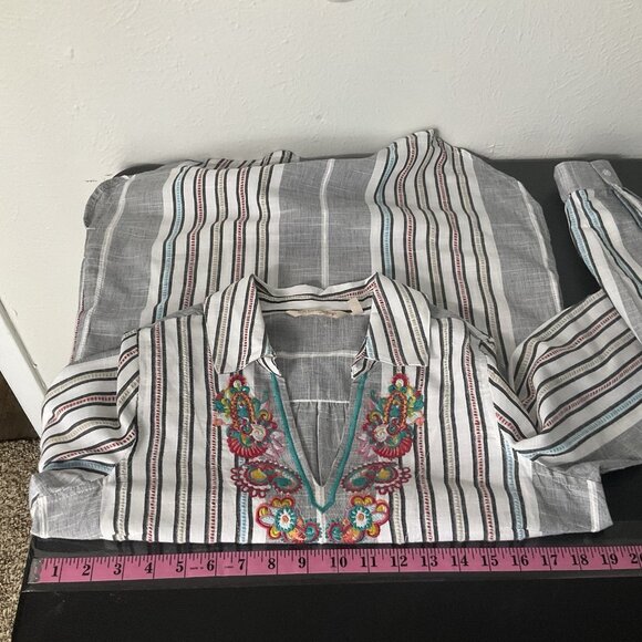 Soft Surroundings Top Women XS‎ Floral Embroidery Cotton V-Neck Stripe Textured - Picture 11 of 14